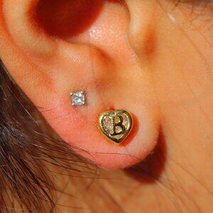 ▶ Gift 💝Heart Initial Stud Earrings for Women Teen Girls Mom Daughter, ELDM153G